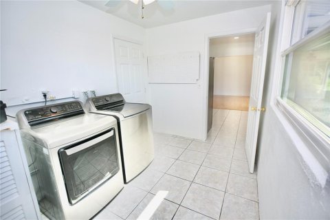 House in Largo, Florida 2 bedrooms, 123 sq.m. № 1343983 - photo 12