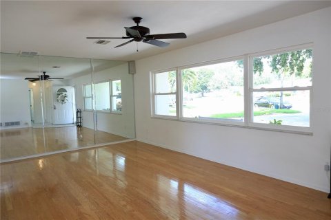 House in Largo, Florida 2 bedrooms, 123 sq.m. № 1343983 - photo 4