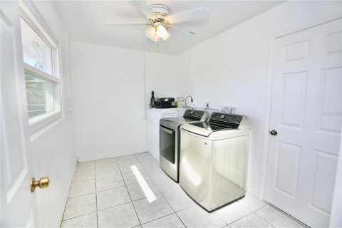 House in Largo, Florida 2 bedrooms, 123 sq.m. № 1343983 - photo 11