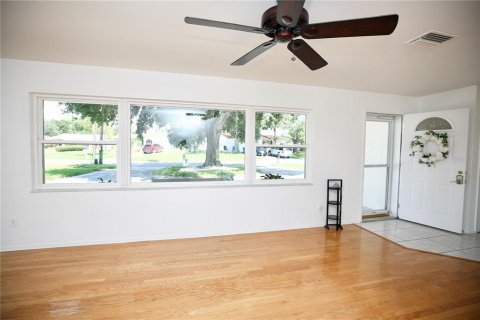 House in Largo, Florida 2 bedrooms, 123 sq.m. № 1343983 - photo 3