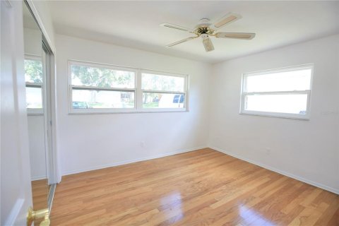 House in Largo, Florida 2 bedrooms, 123 sq.m. № 1343983 - photo 16