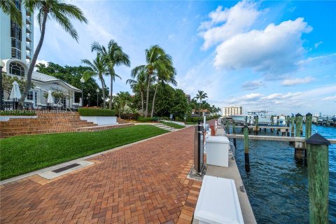 Condo in Miami, Florida, 2 bedrooms  № 1023733 - photo 25