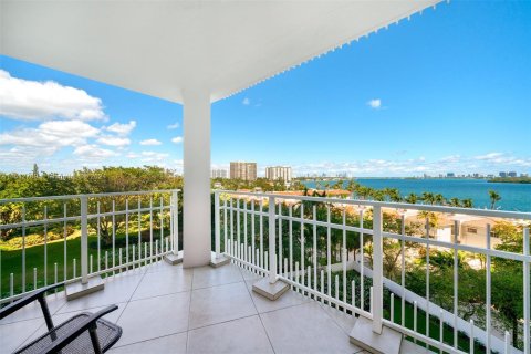 Copropriété à vendre à Miami, Floride: 2 chambres, 135.27 m2 № 1023733 - photo 1