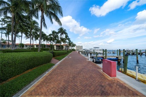 Condo in Miami, Florida, 2 bedrooms  № 1023733 - photo 27