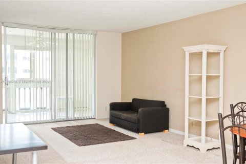 Condominio en venta en Hallandale Beach, Florida, 1 dormitorio, 67.82 m2 № 1207053 - foto 5
