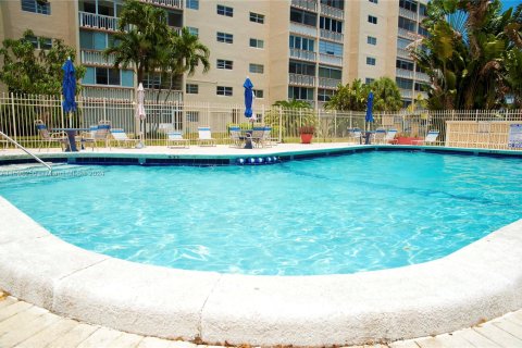 Condominio en venta en Hallandale Beach, Florida, 1 dormitorio, 67.82 m2 № 1207053 - foto 30