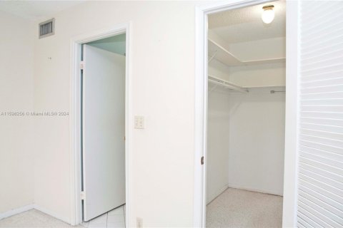 Condominio en venta en Hallandale Beach, Florida, 1 dormitorio, 67.82 m2 № 1207053 - foto 11
