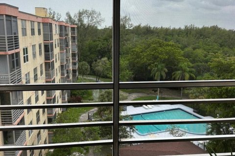 Copropriété à vendre à North Miami Beach, Floride: 2 chambres, 112.69 m2 № 1240539 - photo 15