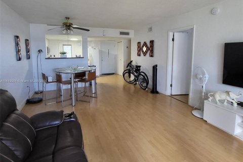 Copropriété à vendre à Aventura, Floride: 1 chambre, 71.35 m2 № 1240542 - photo 4