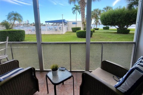 Copropriété à vendre à Aventura, Floride: 1 chambre, 71.35 m2 № 1240542 - photo 3