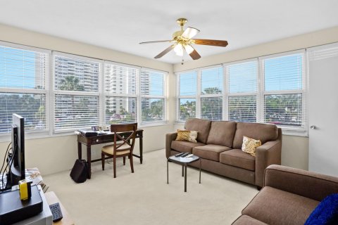 Condo in Fort Lauderdale, Florida, 3 bedrooms  № 1019893 - photo 13