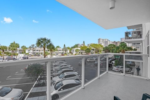 Condo in Fort Lauderdale, Florida, 3 bedrooms  № 1019893 - photo 7