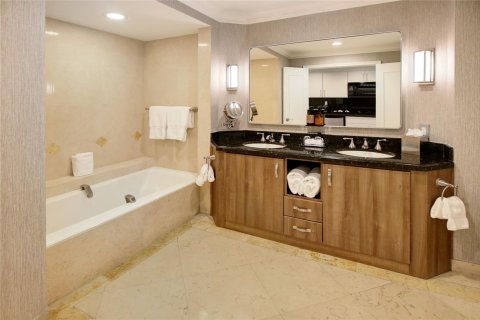 Condo in Fort Lauderdale, Florida, 1 bedroom  № 1050129 - photo 12