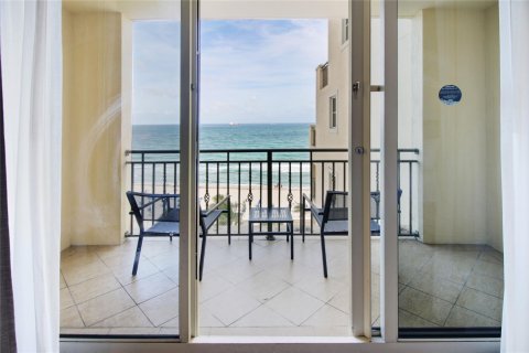 Condo in Fort Lauderdale, Florida, 1 bedroom  № 1050129 - photo 10