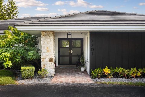 Villa ou maison à vendre à Palmetto Bay, Floride: 4 chambres, 196.12 m2 № 1348097 - photo 2