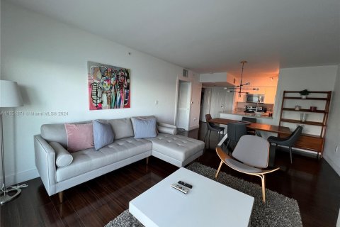 Condo in Miami, Florida, 1 bedroom  № 1348096 - photo 3