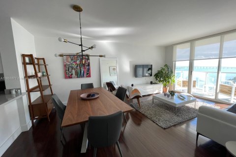 Condo in Miami, Florida, 1 bedroom  № 1348096 - photo 4