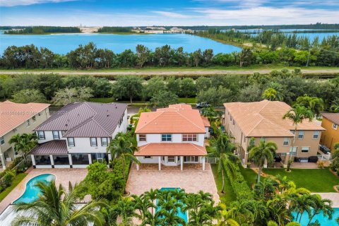 Villa ou maison à vendre à Miramar, Floride: 6 chambres, 283.82 m2 № 1348059 - photo 1