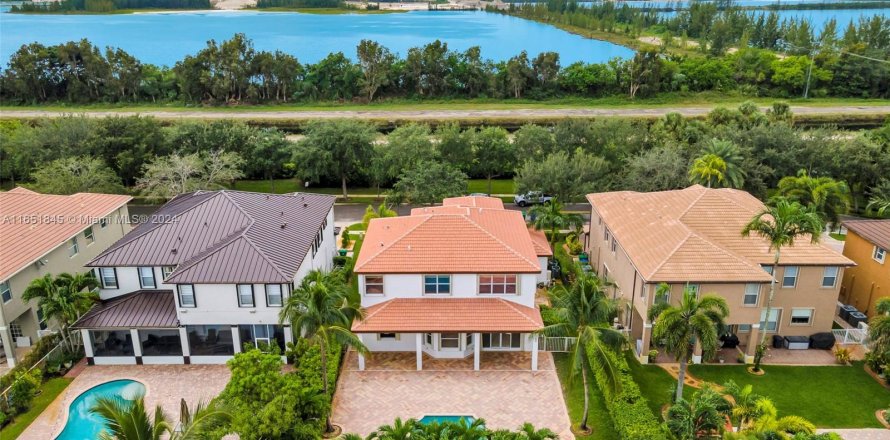 Villa ou maison à Miramar, Floride 6 chambres, 283.82 m2 № 1348059