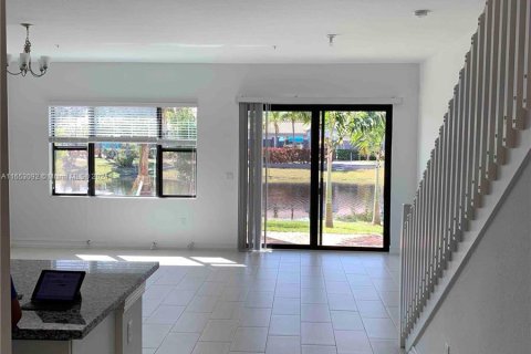 Adosado en alquiler en Pembroke Pines, Florida, 3 dormitorios, 183.48 m2 № 1348139 - foto 7