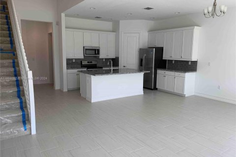 Townhouse in Pembroke Pines, Florida 3 bedrooms, 183.48 sq.m. № 1348139 - photo 5