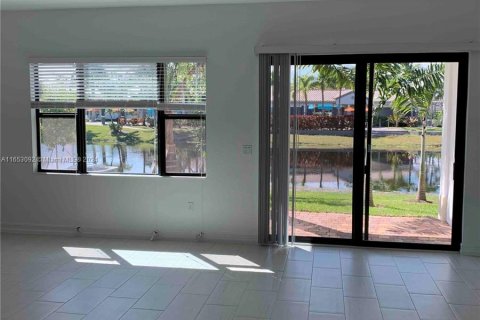 Touwnhouse à louer à Pembroke Pines, Floride: 3 chambres, 183.48 m2 № 1348139 - photo 3