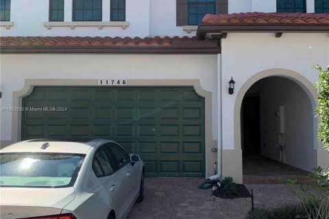 Townhouse in Pembroke Pines, Florida 3 bedrooms, 183.48 sq.m. № 1348139 - photo 1