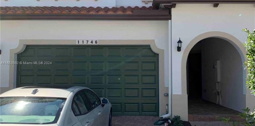 Townhouse in Pembroke Pines, Florida 3 bedrooms, 183.48 sq.m. № 1348139