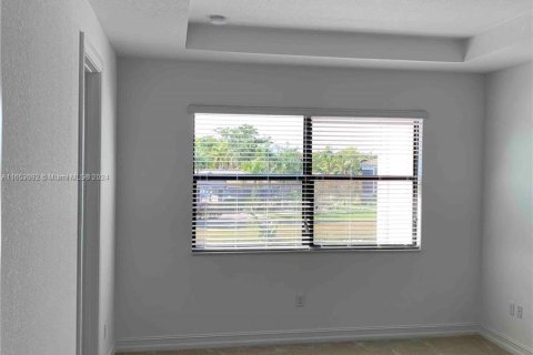 Townhouse in Pembroke Pines, Florida 3 bedrooms, 183.48 sq.m. № 1348139 - photo 14