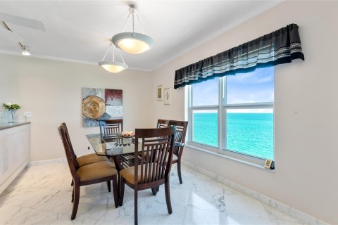 Condo in Fort Lauderdale, Florida, 2 bedrooms  № 1033692 - photo 19