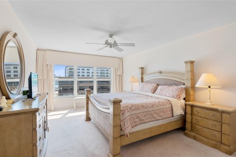 Condo in Fort Lauderdale, Florida, 2 bedrooms  № 1033692 - photo 11