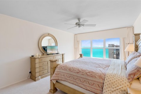 Condo in Fort Lauderdale, Florida, 2 bedrooms  № 1033692 - photo 12