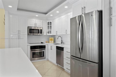 Condo in Sunny Isles Beach, Florida, 1 bedroom  № 1293641 - photo 7