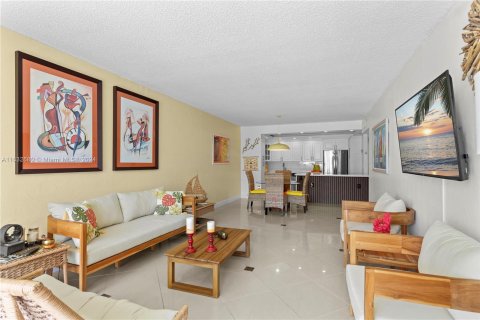 Condominio en venta en Sunny Isles Beach, Florida, 1 dormitorio, 92.9 m2 № 1293641 - foto 3