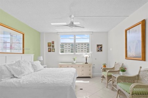 Condominio en venta en Sunny Isles Beach, Florida, 1 dormitorio, 92.9 m2 № 1293641 - foto 13