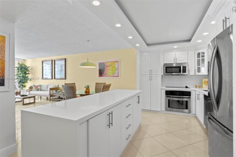 Condo in Sunny Isles Beach, Florida, 1 bedroom  № 1293641 - photo 6