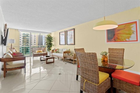 Copropriété à vendre à Sunny Isles Beach, Floride: 1 chambre, 92.9 m2 № 1293641 - photo 2