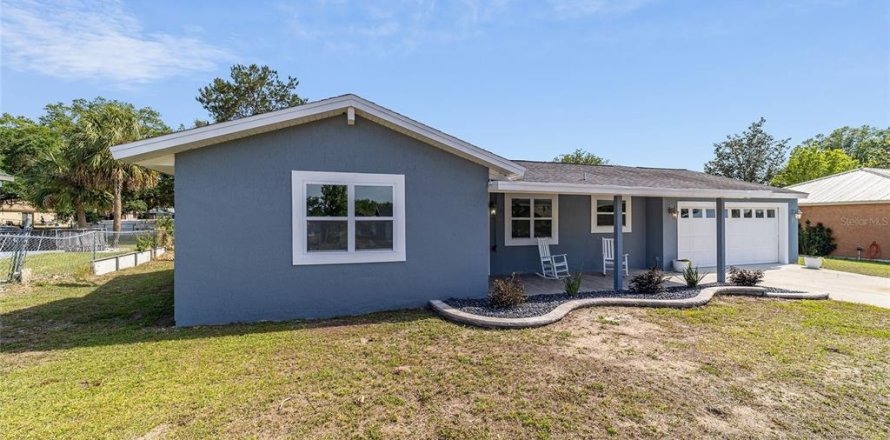 House in Ocala, Florida 3 bedrooms, 120.77 sq.m. № 1344816