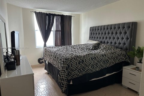 Condominio en venta en Hallandale Beach, Florida, 1 dormitorio, 80.82 m2 № 1057771 - foto 9