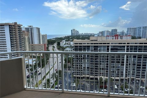 Condo in Hallandale Beach, Florida, 1 bedroom  № 1057771 - photo 25