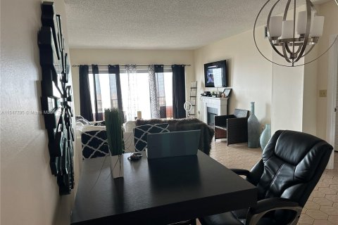 Copropriété à vendre à Hallandale Beach, Floride: 1 chambre, 80.82 m2 № 1057771 - photo 4