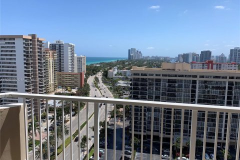 Condo in Hallandale Beach, Florida, 1 bedroom  № 1057771 - photo 24