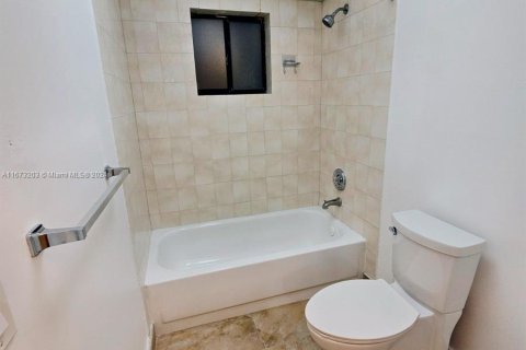 Condominio en venta en Miami, Florida, 1 dormitorio, 71.81 m2 № 1396062 - foto 12