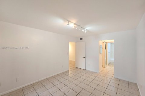 Copropriété à vendre à Miami, Floride: 1 chambre, 71.81 m2 № 1396062 - photo 7