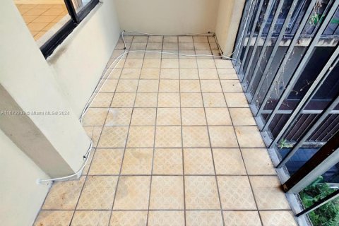 Condo in Miami, Florida, 1 bedroom  № 1396062 - photo 14