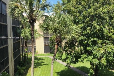 Copropriété à vendre à Miami, Floride: 1 chambre, 71.81 m2 № 1396062 - photo 1