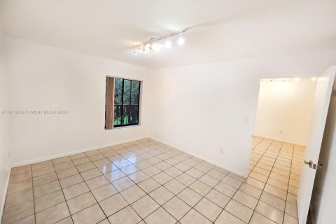 Condo in Miami, Florida, 1 bedroom  № 1396062 - photo 10