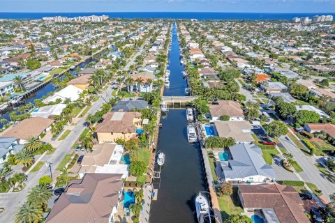 House in Lighthouse Point, Florida 4 bedrooms, 208.66 sq.m. № 1040951 - photo 25