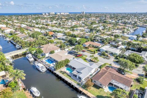 House in Lighthouse Point, Florida 4 bedrooms, 208.66 sq.m. № 1040951 - photo 20