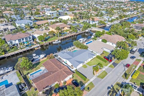 House in Lighthouse Point, Florida 4 bedrooms, 208.66 sq.m. № 1040951 - photo 23